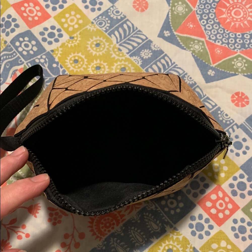 Geometric Cork Wristlet Pouch or Make Up Bag- Collapses Flat for Travel - Picture 5 of 9